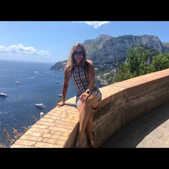 Meet your Posher, Janet - Picture 1 of 1